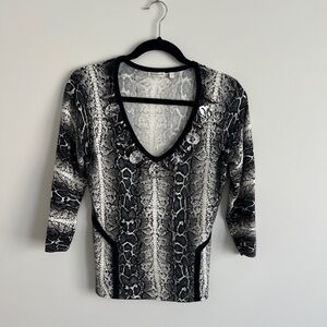 Boston Proper Black/White Python Snake Print V-neck 3/4 sleeve Sweater Size S